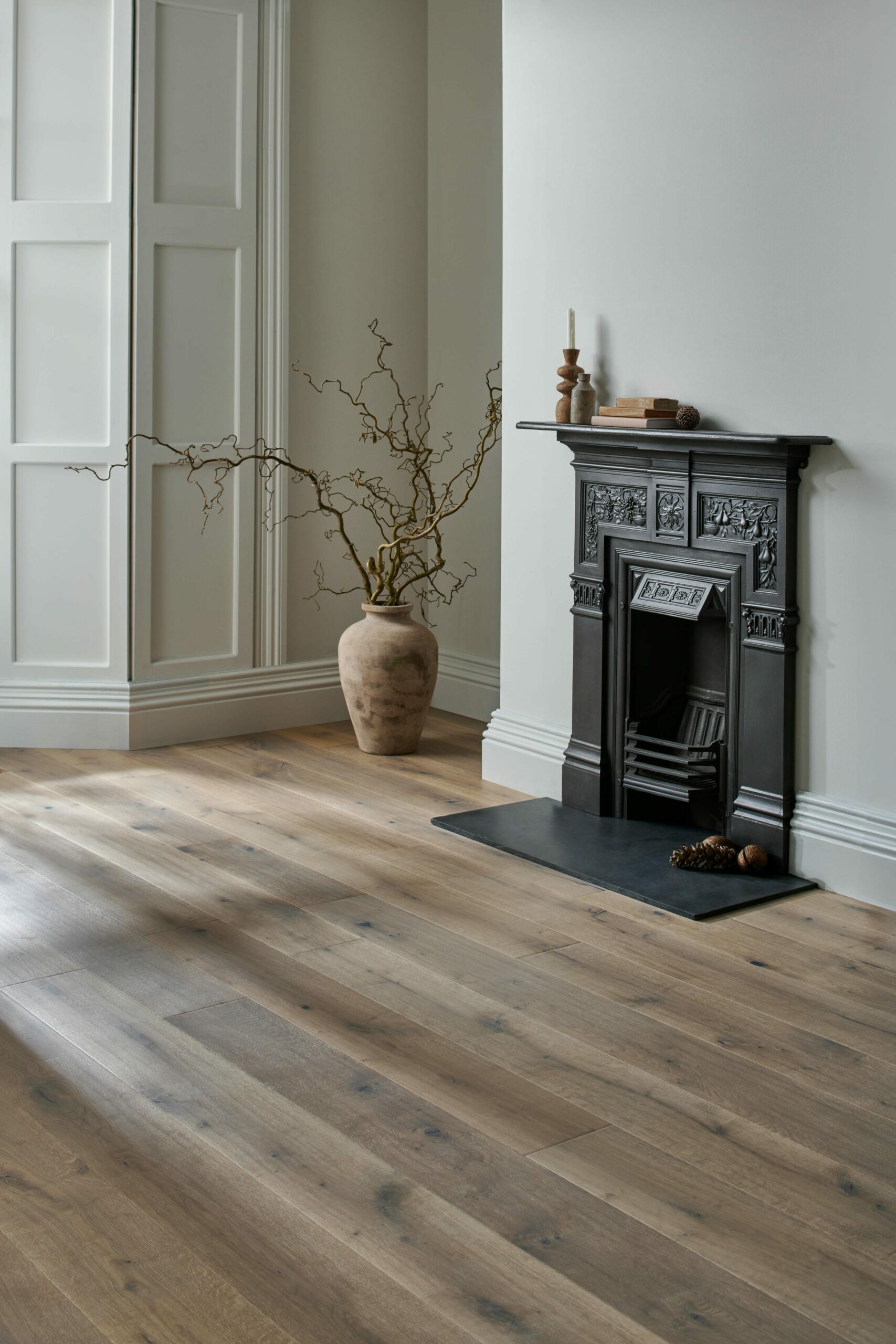Dartmouth Pewter Oak Cameo 01