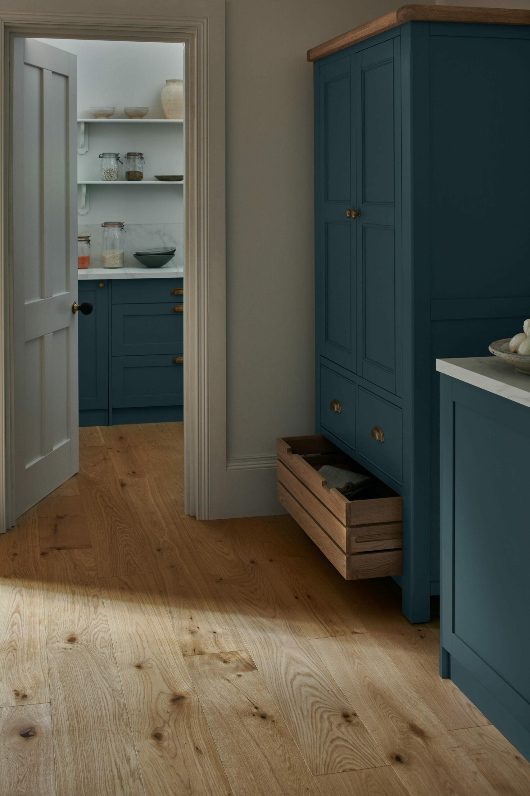 Stonehaven Rustic Oak Cameo 01