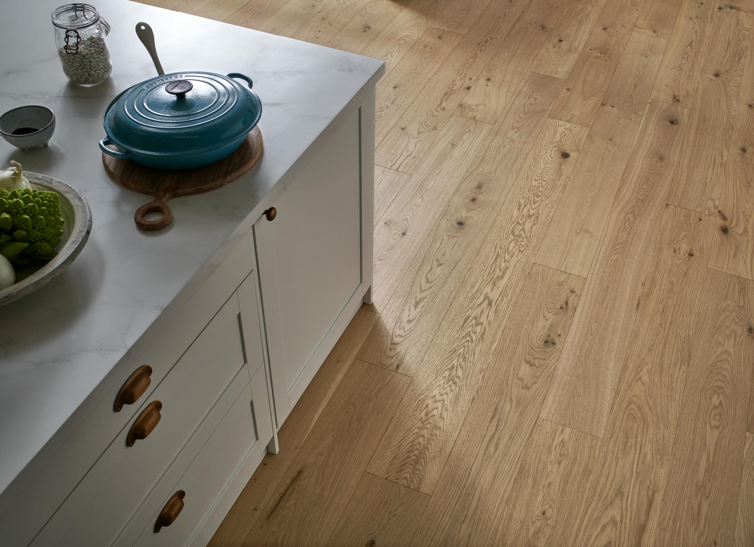 Stonehaven Rustic Oak Cameo 02