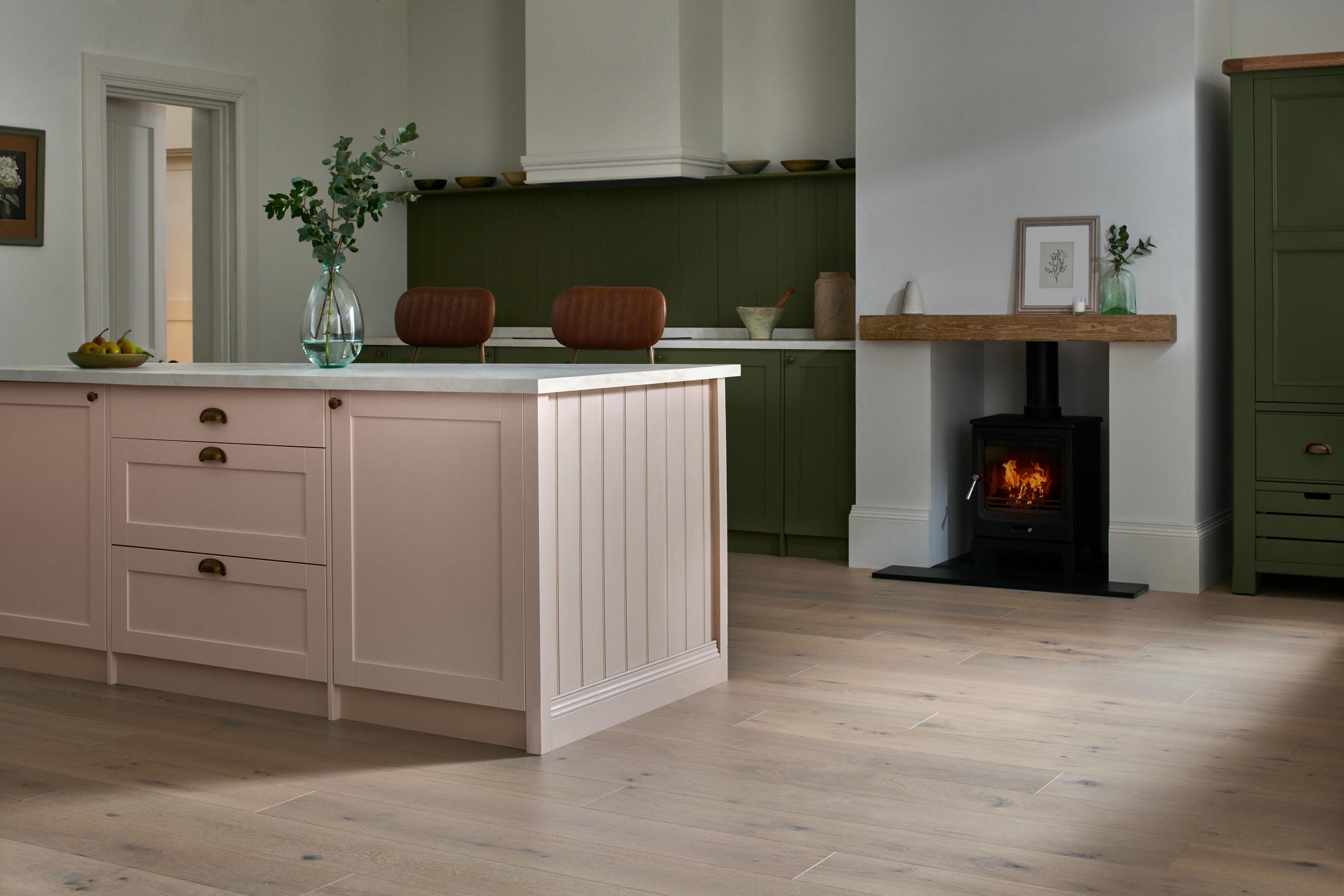 Stonehaven Strait Oak Roomset